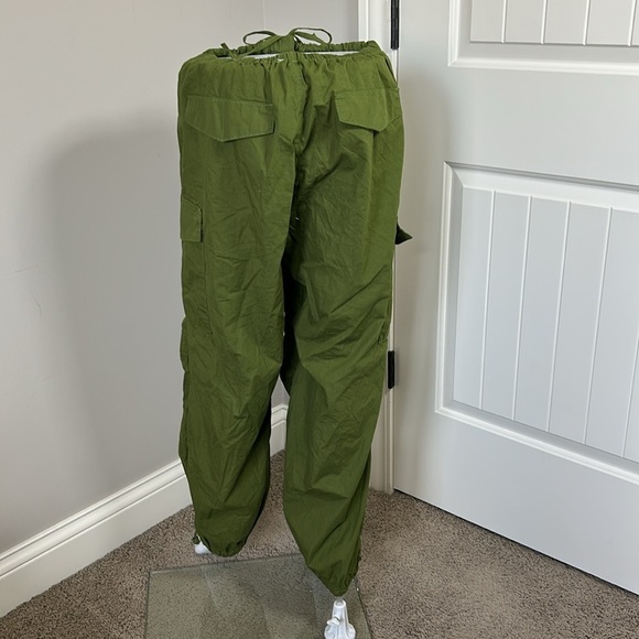 Anthropologie Pilcro Pull On Parachute Pants Dark Green Pockets Sz L NEW - Picture 10 of 16